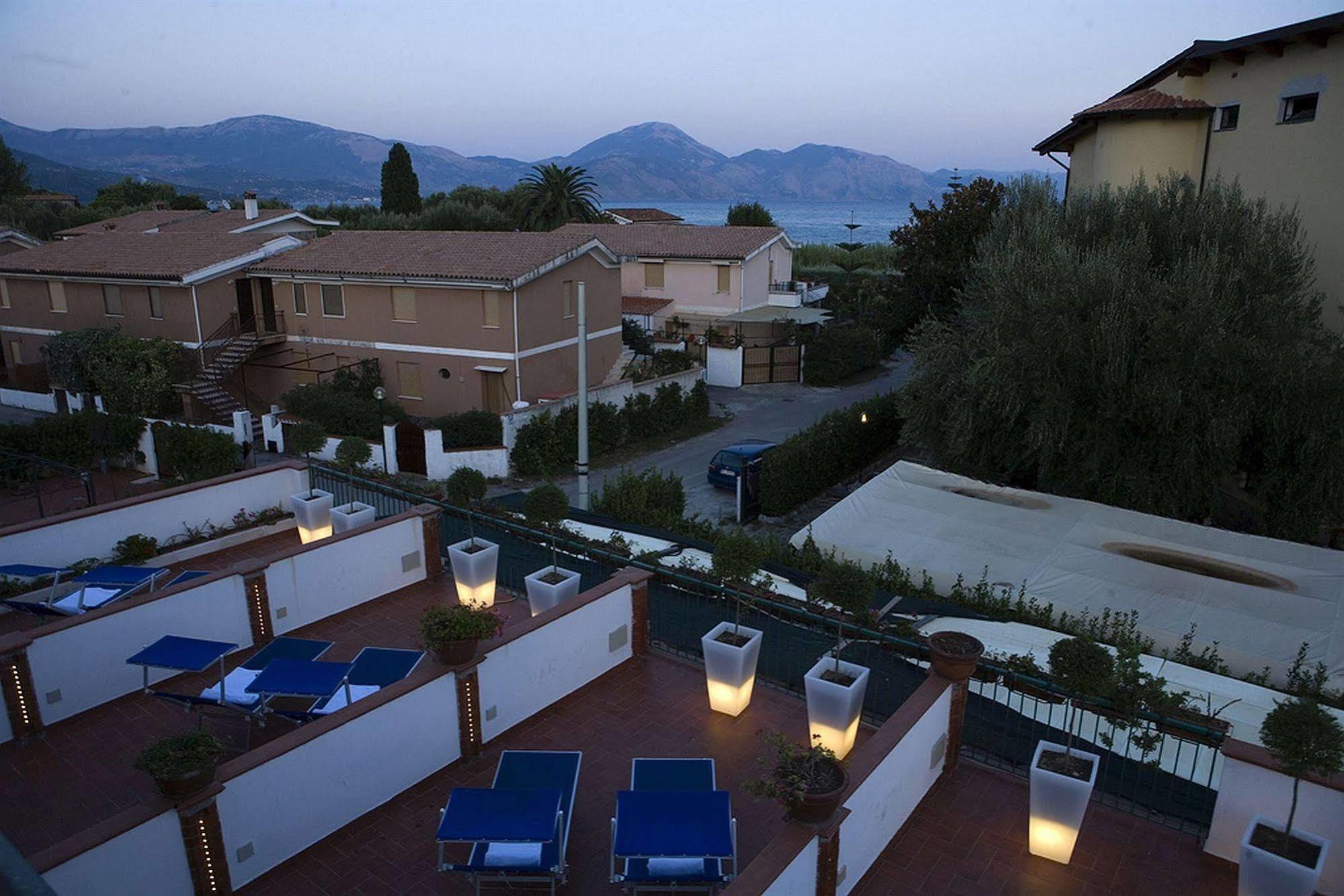 Hotel Ristorante Cavaliere Scario Exterior foto